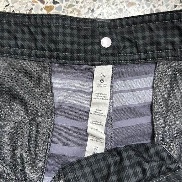EUC Lululemon flat front golf shorts 36 grey gray stripes - Picture 2 of 5